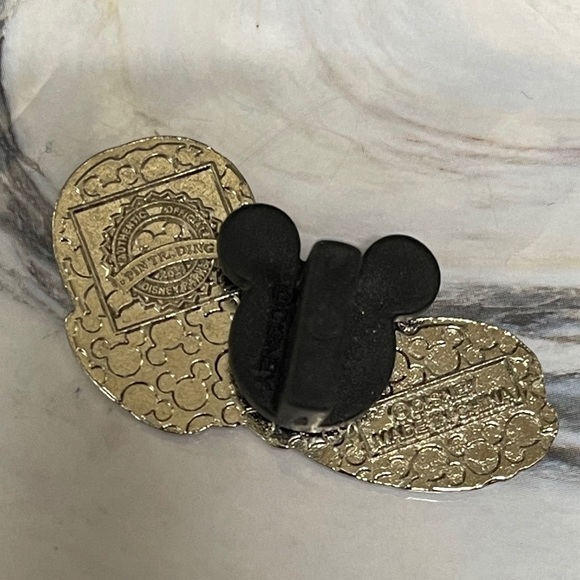 Disney Mickey shoes pin - Picture 2 of 2